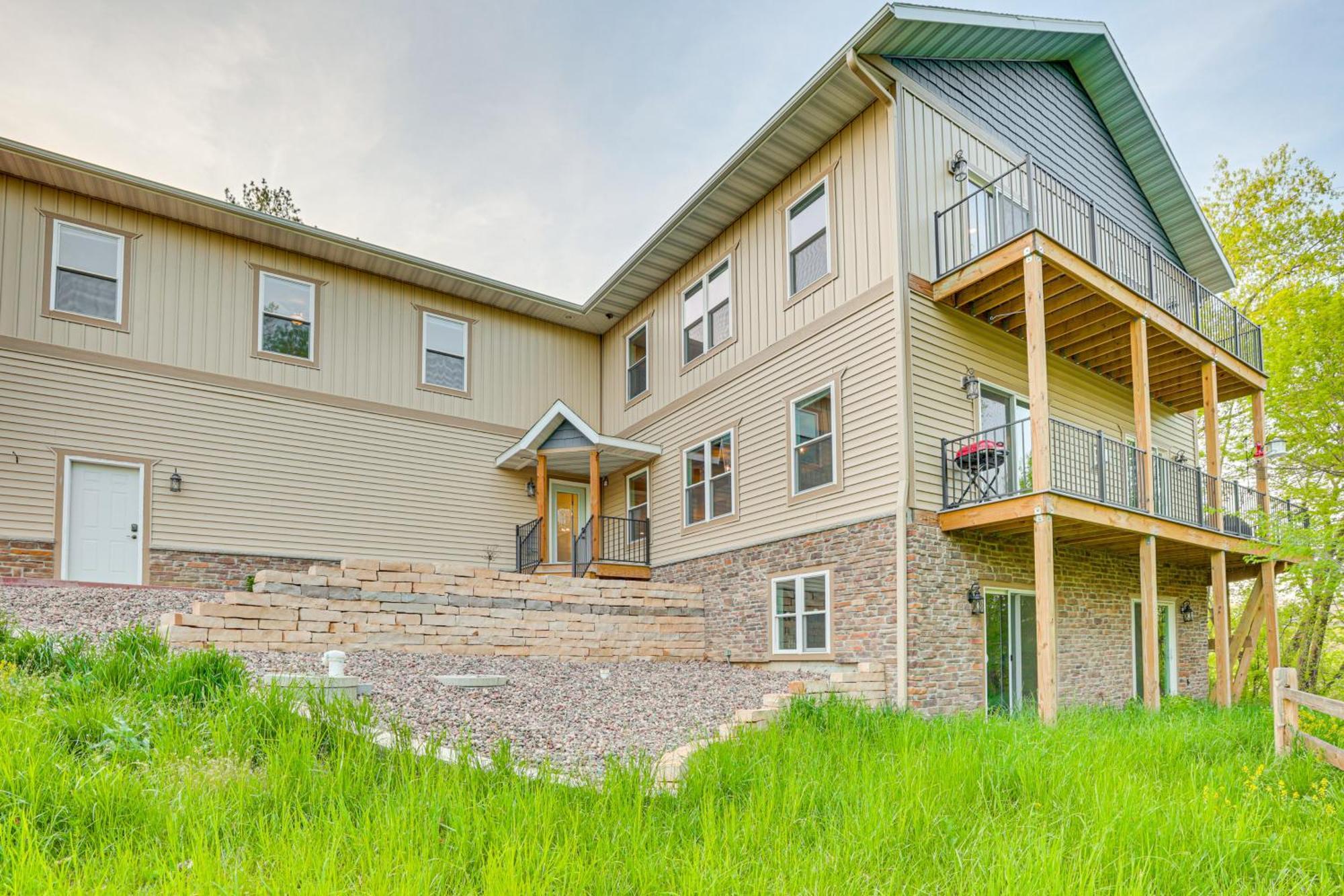 Sprawling Wisconsin Dells Home With Deck And Fire Pit Exterior photo